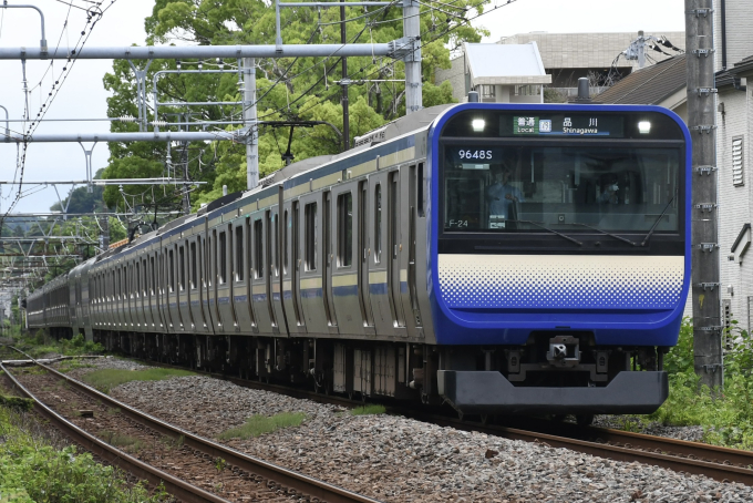 E235系1000番代の車両写真
