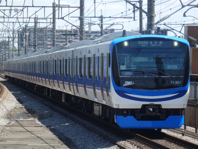 71-000形の車両写真