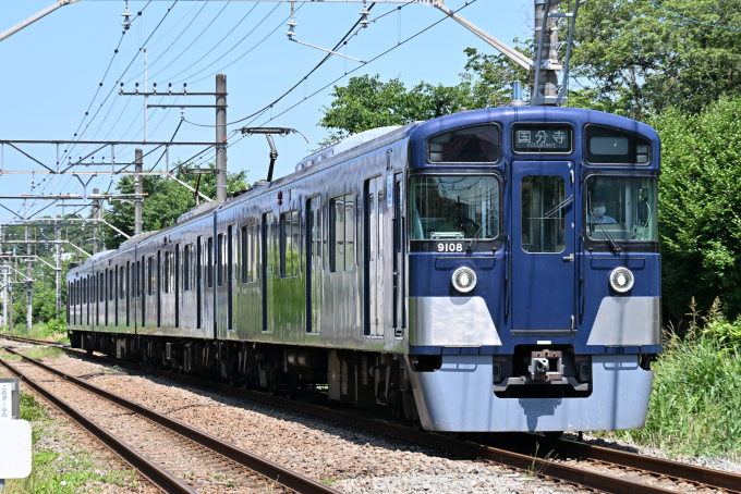 9000系・ブルーの車両写真