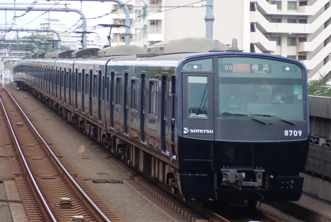 8000系・リニューアル車の車両写真