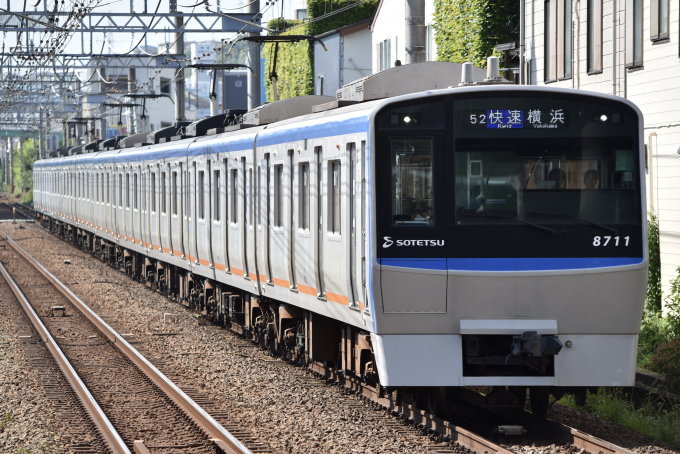 8000系の車両写真