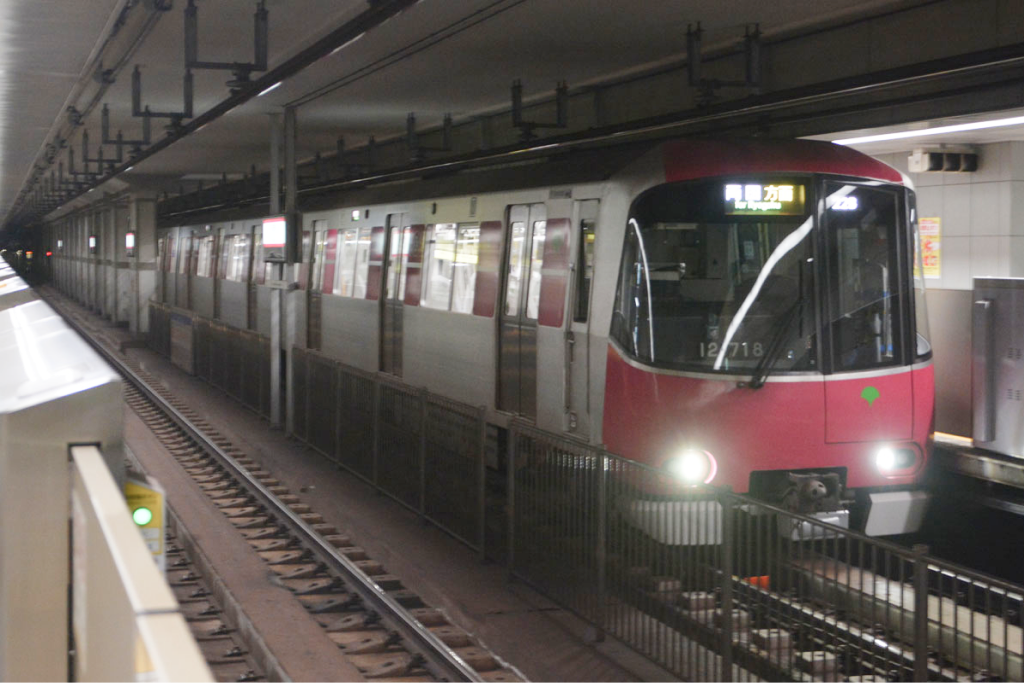 12-600形の車両写真