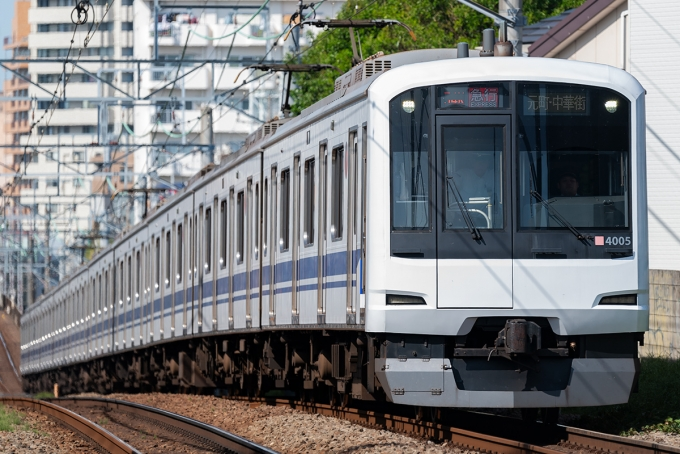 5050系4000番台・新幹線デザインラッピングトレインの車両写真